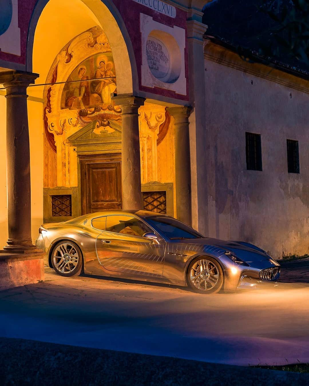 マセラティのインスタグラム：「All eyes on Luce.⁣ The GranTurismo Folgore Luce, a @maserati_fuoriserie creation. With reflective, laser etched surfaces, the unique creation mirrors its surroundings with a firm intent to evolve common roads into memorable grand tours.⁣ #MaseratiGranTurismo #Maserati」