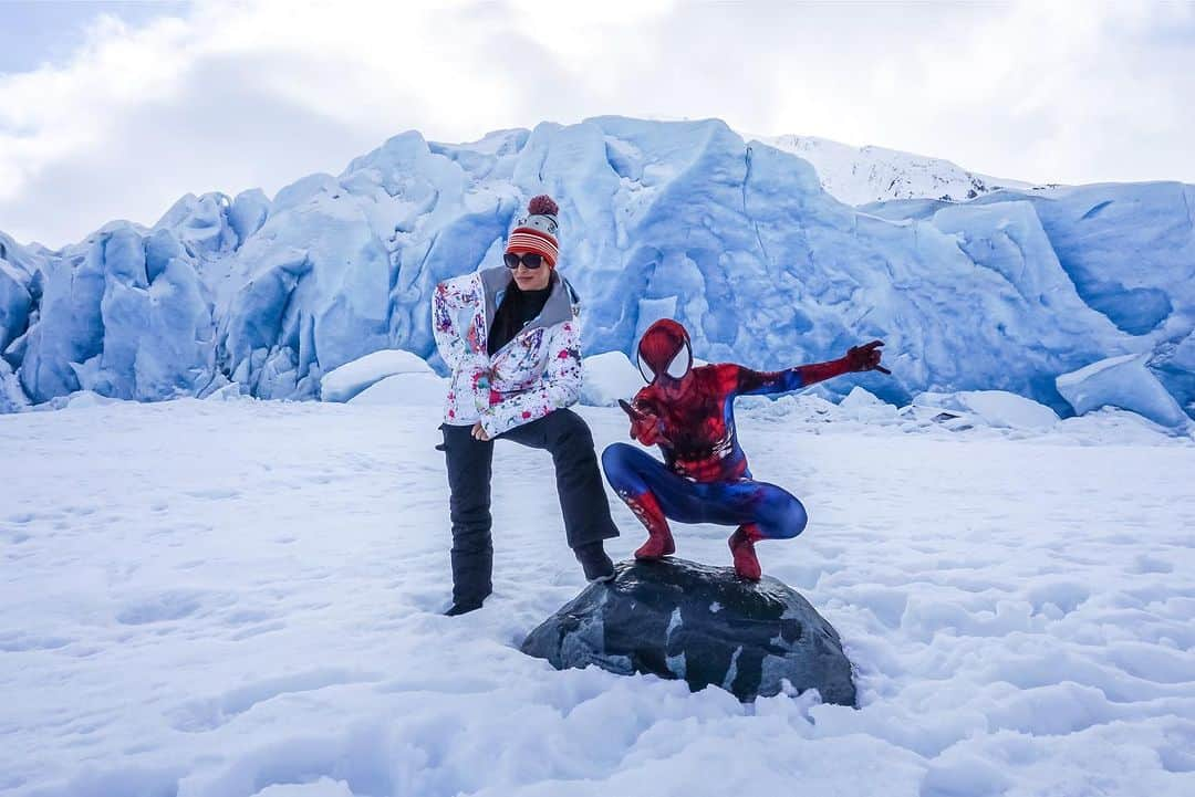 リサ・アンさんのインスタグラム写真 - (リサ・アンInstagram)「#throwbackthursday 2019 Alaska @alpineairalaska 🚁 to a private glacier where I just so happen to run into Spider Man 😎  #tbt #alaska #adventure #helicopter #spencerglacier #justtheletterk #thereallisaann」10月19日 22時49分 - thereallisaann