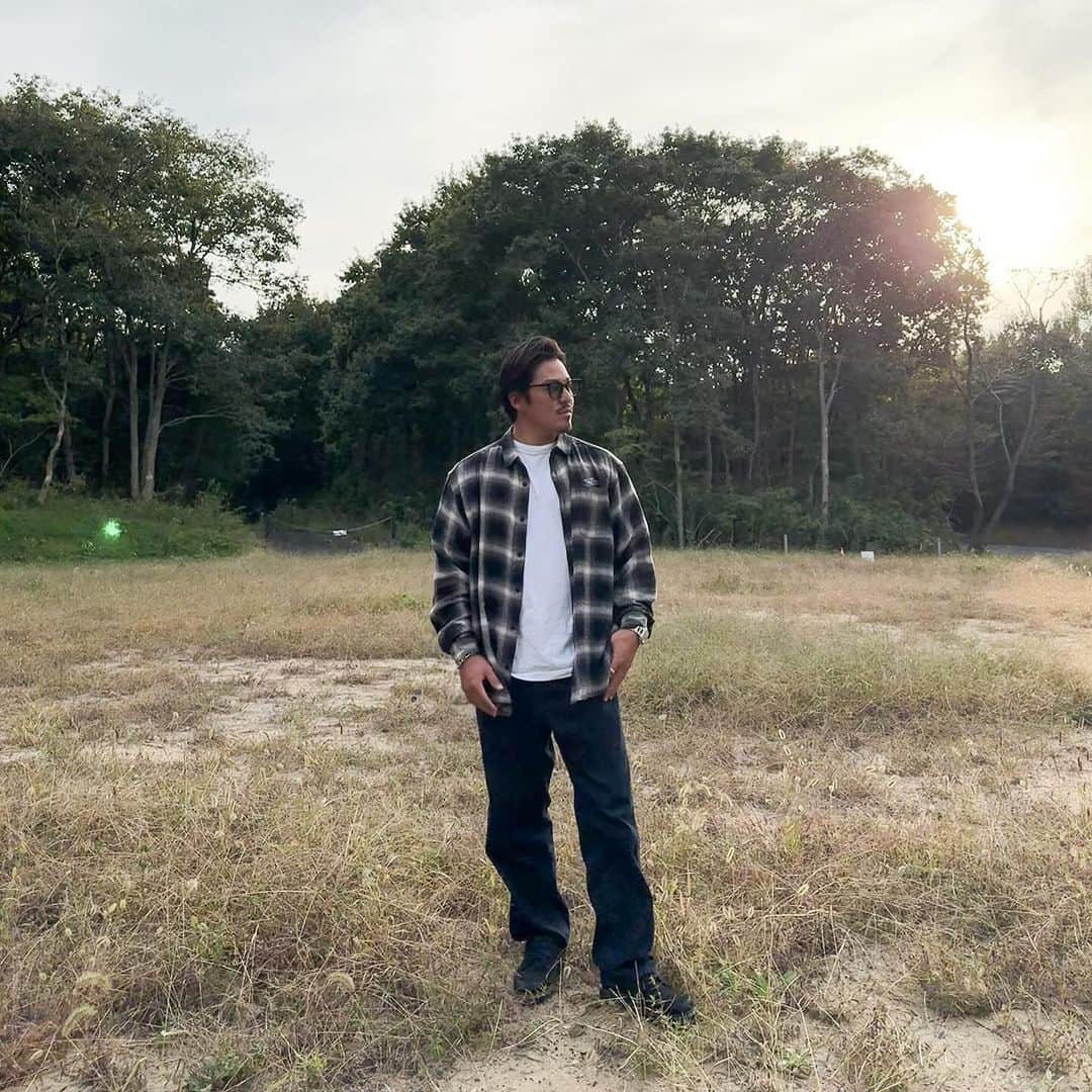 のインスタグラム：「.  もうだいぶ秋だね。  でも涼しくて過ごしやすーい。 おしゃれも出来るし良い季節😊  にしてもiPhone15画質良過ぎ🤷🏽‍♂️👍🏾」