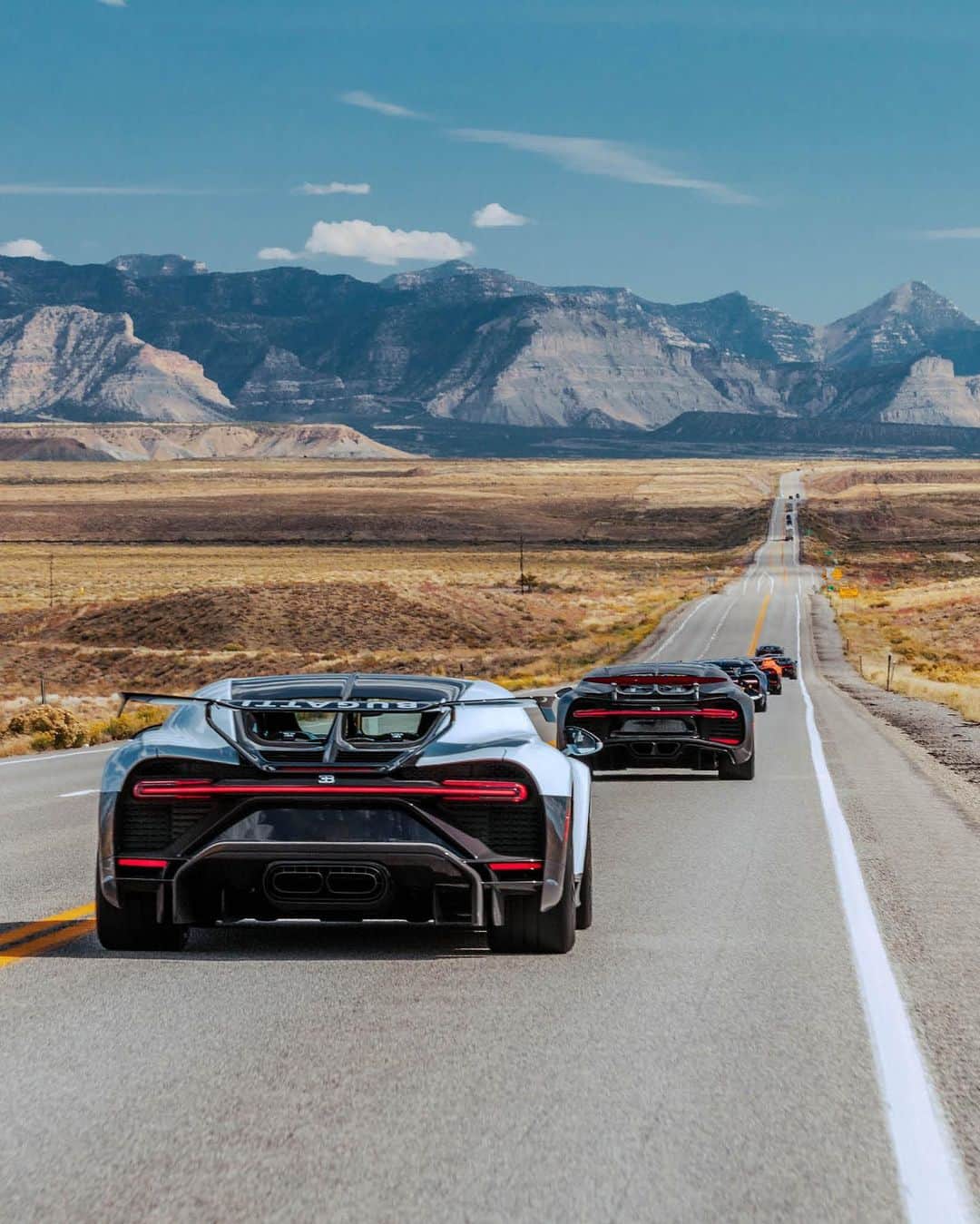 のインスタグラム：「As the sun gleams over the desert in Utah, an adventurous group of BUGATTI owners that form this year’s BUGATTI Grand Tour America take their place behind the wheels of their hyper sports cars, ready for another day of thrilling vistas.   The masterpieces enjoy the freedom of the open and sparse road from Ulum to Aspen, ensuring their drivers make the most of this tailored and unique customer experience.  #BUGATTI #BUGATTIGrandTour #BUGATTIGrandTourAmerica  – WLTP: bugatti.link/consumption」
