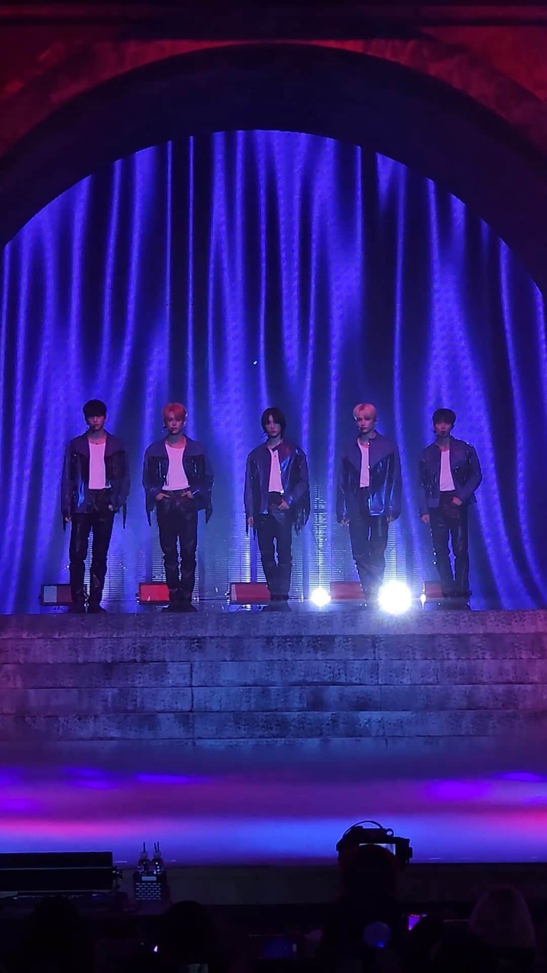 のインスタグラム：「‘The Name Chapter: FREEFALL’ Comeback Showcase Shorts❤️‍🔥  #투모로우바이투게더 #TOMORROW_X_TOGETHER #TXT #TheNameChapter #FREEFALL #ChasingThatFeeling」