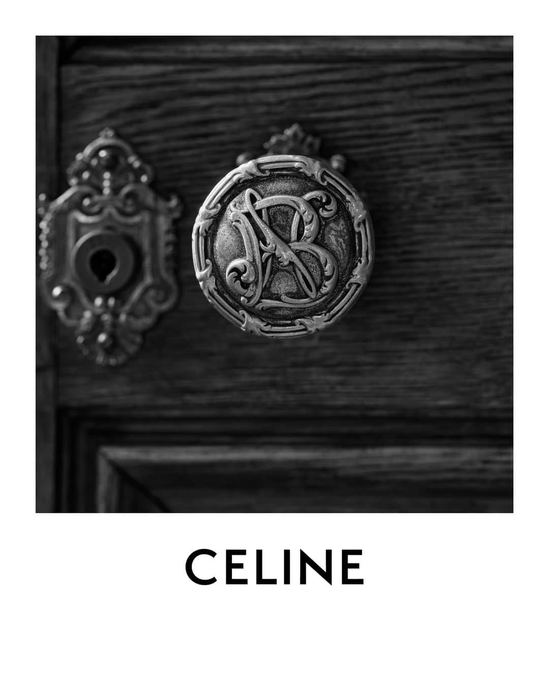 Celineのインスタグラム：「CELINE 19 WOMEN SUMMER 24   TOMBOY LA COLLECTION DE LA BIBLIOTHÈQUE NATIONALE  BIBLIOTHÈQUE NATIONALE RICHELIEU PARIS, MAY, 2023  WATCH THE SHOW ON CELINE.COM, INSTAGRAM AND YOUTUBE FRIDAY, OCTOBER 20TH   #CELINETOMBOY #CELINEBYHEDISLIMANE」