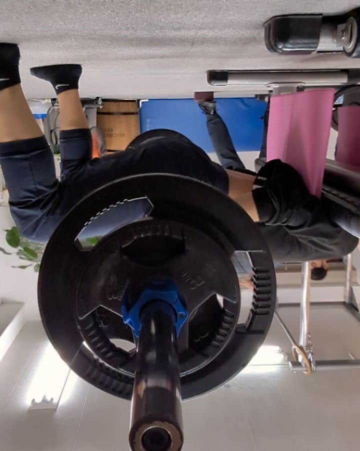 のインスタグラム：「パーソナルジム💪💪⁡ ⁡なんか笑ってしまってノーカウントされたヒップスラスト置いておきます👐⁡ ⁡⁡⁡ ⁡⁡@johnny_style_personal_training 今回もありがとうございました！⁡ ⁡ #ジム #パーソナルジム #fitness #筋トレ #ボディメイク #ダイエット #恵比寿」