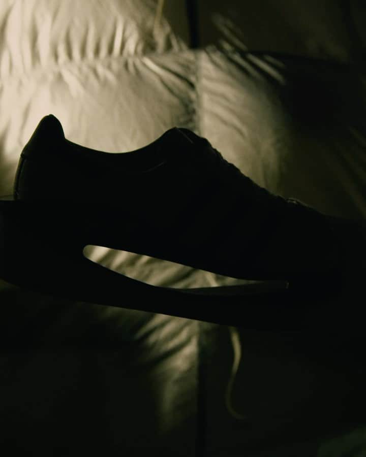 ワイスリーのインスタグラム：「Introducing Y-3 GENDO Superstar.   The iconic Superstar, reimagined through the eyes of Yohji Yamamoto.   A futuristic TPU plate forms negative space, redefining shape and meaning.   Available from October 21st at adidas.com/y-3, CONFIRMED, in-store and through select retailers.   #adidas #Y3 #YohjiYamamoto」