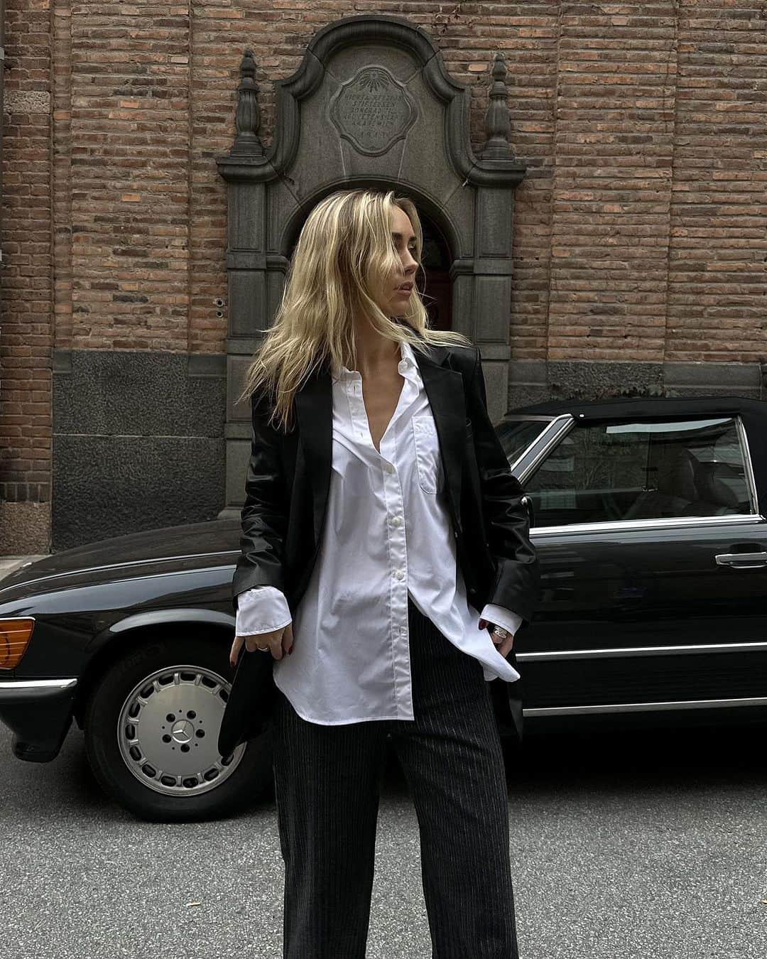 ラグ&ボーンのインスタグラム：「FALL FORMULA. @lisa.olssons formula: Sid Wool Carpenter Pant, Diana Poplin Shirt, Charles Leather Blazer.」
