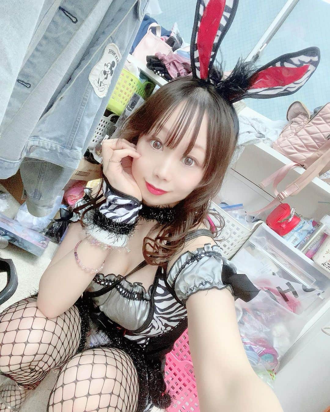 千咲まりのインスタグラム：「. お久しまりりん💓  文化祭にあったコスプレ衣装着てみました✨️ ゼブラ🦓なのかうさぎ🐇なのか、、🤔 みんなどっちだと思う～？」