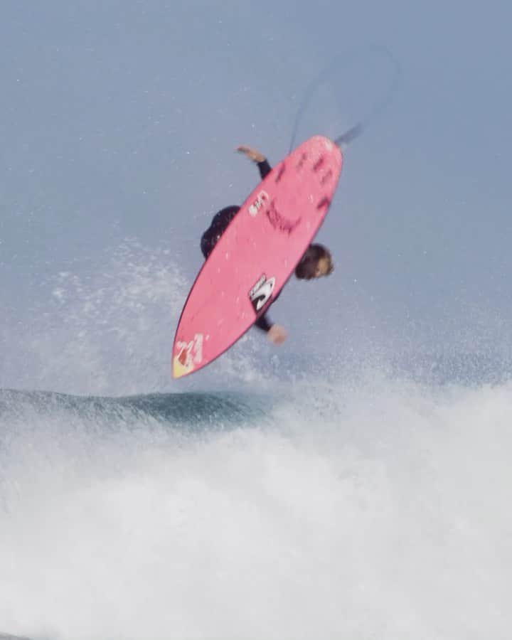 コロヘ・アンディーノのインスタグラム：「official SMOOCH trailer  Tickets Sold @2percent_surf BIO」