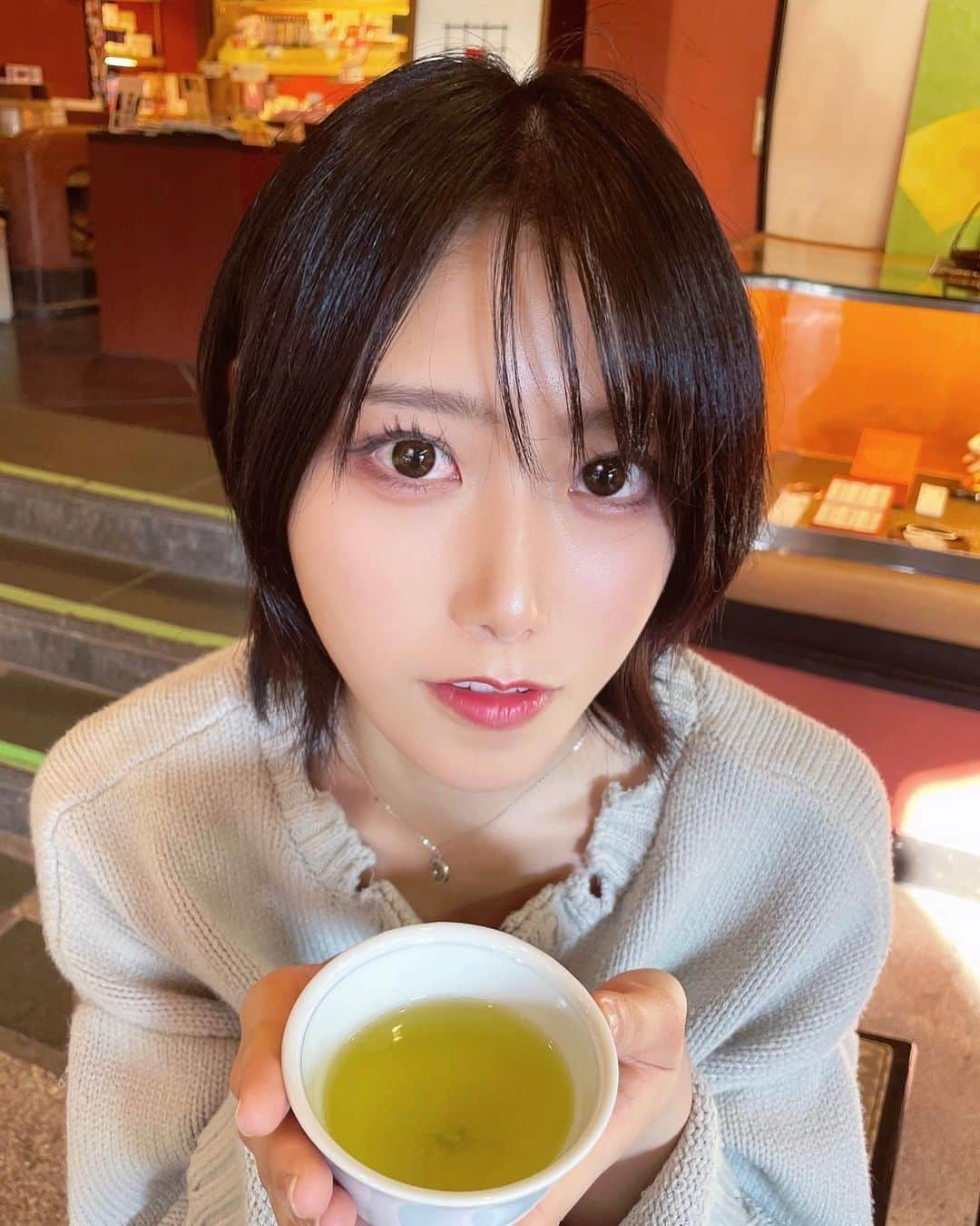 隈本茉莉奈のインスタグラム：「お茶誘ってもいい？」