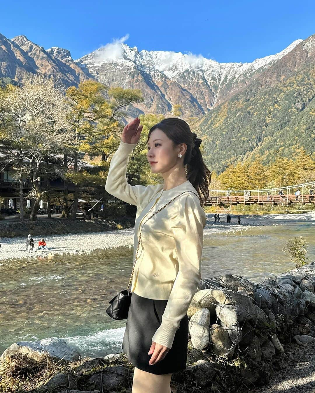 工藤はるかさんのインスタグラム写真 - (工藤はるかInstagram)「念願の上高地..⛰️✨  どこを切り取っても本当に美しくて、 感動しっぱなしでした、生きているうちに来れてよかったと 心の底から思えた場所でした..🥲🍃  また夏にも行ってみたいなぁ🌲🔆  カーディガンは @caprino_jp ♡ パフスリーブだいすき💭」10月19日 23時31分 - har_326