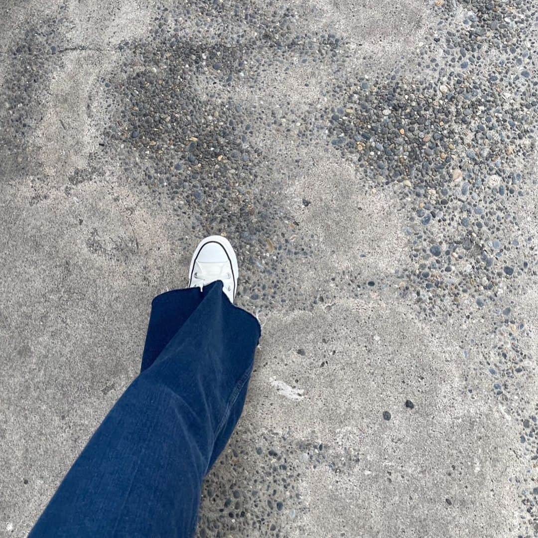 久保史緒里のインスタグラム：「. 自分で課題を増やしては 消化できない日々。 少しずつ、すこしずつ、 自分のペースで頑張っていきまっしょ。 言霊って本当にあると思うから いっぱいいっぱいな時こそ、 充実してるな幸せだなって口にする。 今日もお疲れ様ね。🦦」