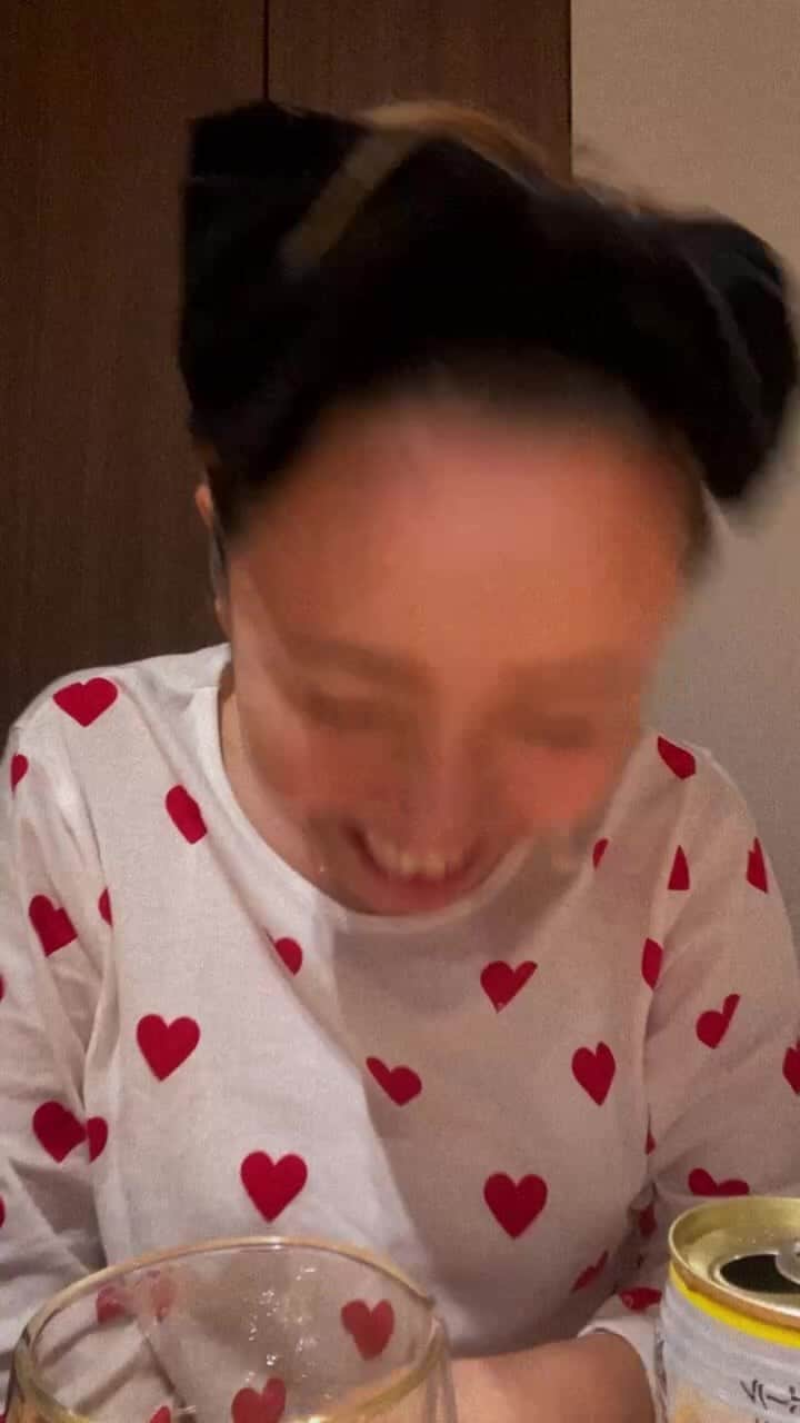 松本亜希のインスタグラム：「ミニロンの渋柿の話　笑 24時間限定で残します　笑」