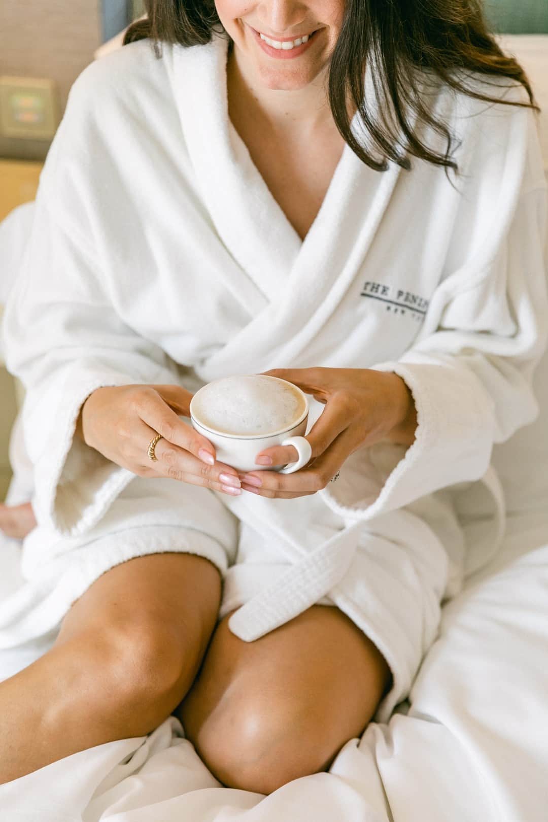 のインスタグラム：「Comfort and joy will be with you in a New York minute.  #thepeninsulanewyork #luxurytravel #nychotels」