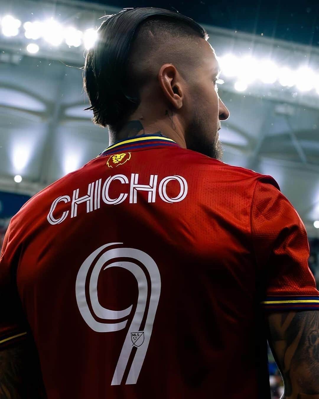 Major League Soccerさんのインスタグラム写真 - (Major League SoccerInstagram)「Devoted father. Relentless striker. Chicho is an inspiration on and off the pitch.  Cristian Arango’s “Breakaway” episode is streaming now on #MLSSeasonPass on @AppleTV.  (🎥/📷: @startingeleven.us)」10月20日 0時02分 - mls