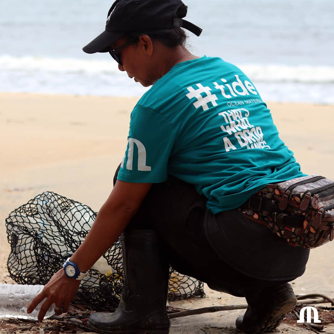 モーリスラクロアのインスタグラム：「Collecting, sorting, cleaning, and upcycling ocean plastic is our mission with @tide_oceanmaterial. Within three years, we committed to gathering 10 million plastic bottles, and in just 1.5 years, we've already collected 7 million!. #JoinTheTide #BeYourAIKON #AIKONtide #YourTimeIsNow」