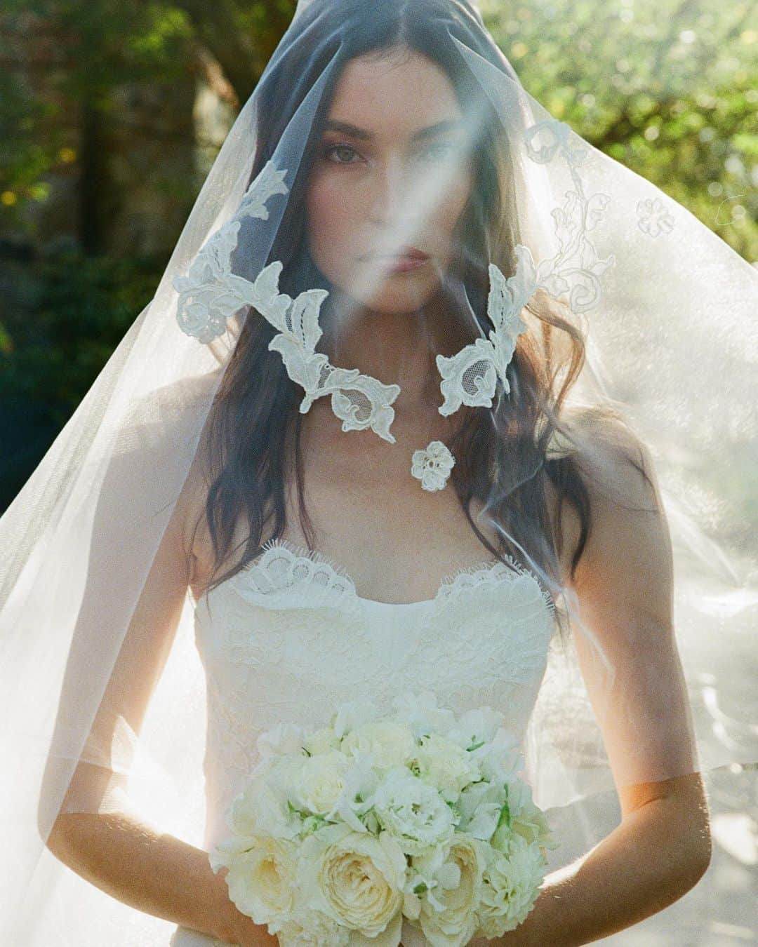 ジャクリーン・ヤブロンスキーのインスタグラム：「Some pre ceremony moments. Grateful for our family & friends support leading up to this ❤️  Makeup & Hair by my girl @tracyalfajora   Photos @jaredkocka & @caleb_troy」