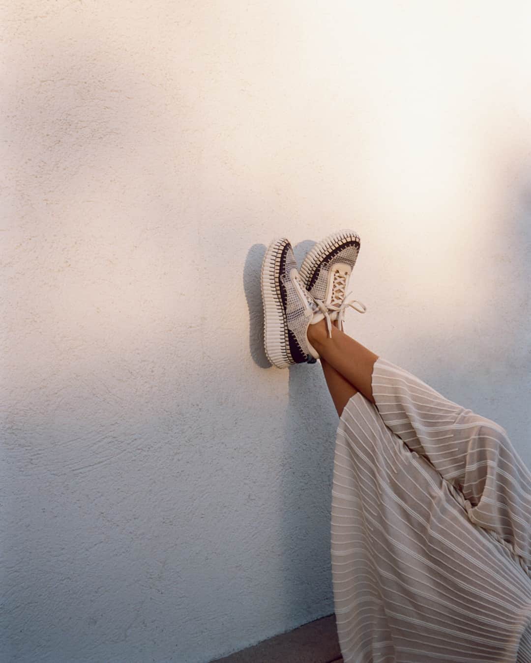 Chloéさんのインスタグラム写真 - (ChloéInstagram)「Both the new leather Nama sneaker in brilliant white and latest classic styles are finished with hand stitching and feature subtle logo embroideries.  The leather Nama sneaker is available on Chloe.com.  @thelastbirdinthesky is photographed wearing the latest renditions of the Nama sneaker by @maxfarago.​」10月20日 0時00分 - chloe
