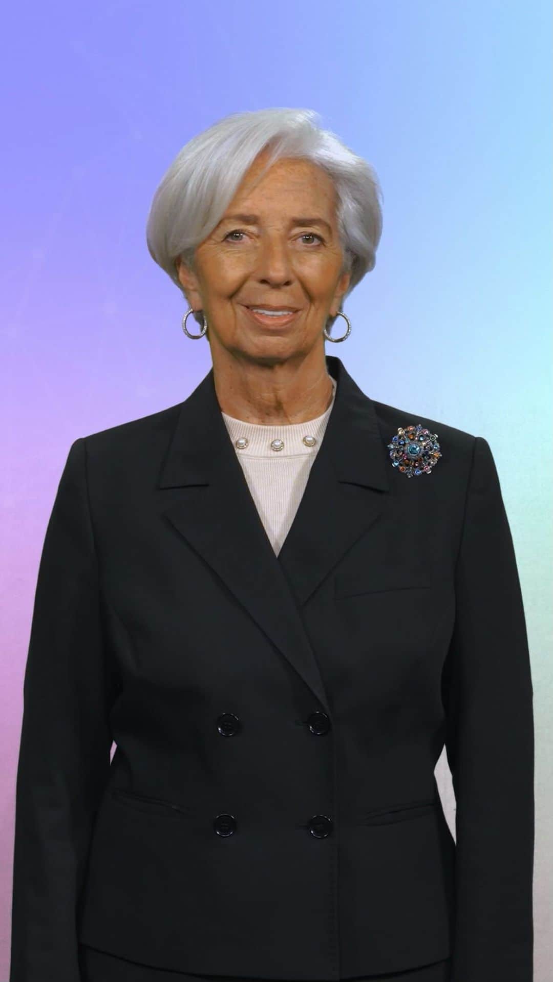 クリスティーヌ・ラガルドのインスタグラム：「The euro is key to our European unity. A digital euro, existing alongside cash, would future-proof our currency. It would be safe, easy to use and free of charge.  While the decision whether to issue a digital euro will be taken later, we’re now launching the preparation phase.」
