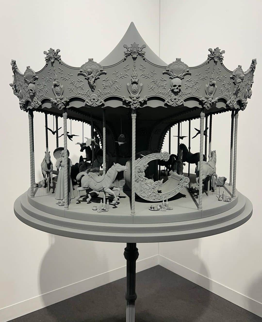 Diana Korkunovaさんのインスタグラム写真 - (Diana KorkunovaInstagram)「ART BASEL WEEK   @artparisartfair @artbasel」10月20日 0時10分 - diana_korkunova
