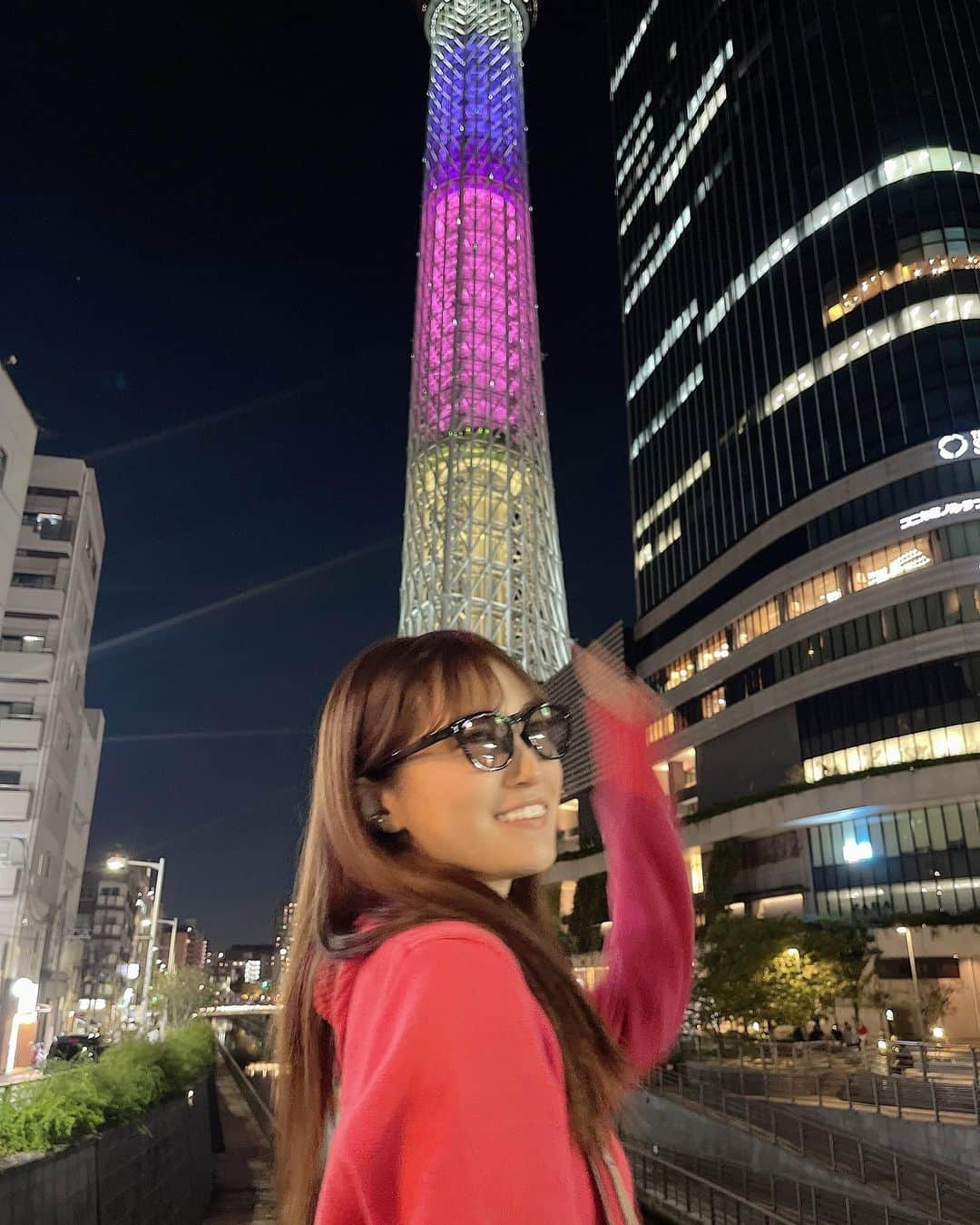 坂本 愛玲菜さんのインスタグラム写真 - (坂本 愛玲菜Instagram)「東京散策したとき🌙🗼 いとことおしゃれな伊達メガネお買い物した☺︎ トップスはこの間古着屋さんで見つけた、きゃわニット！ #ere私服」10月20日 0時03分 - erena_hkt48