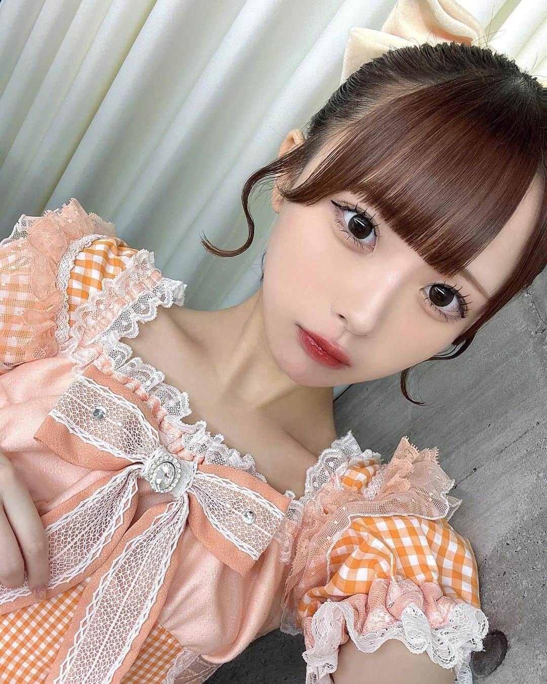 のインスタグラム：「久しぶりのポニーテール 🍊🧡」