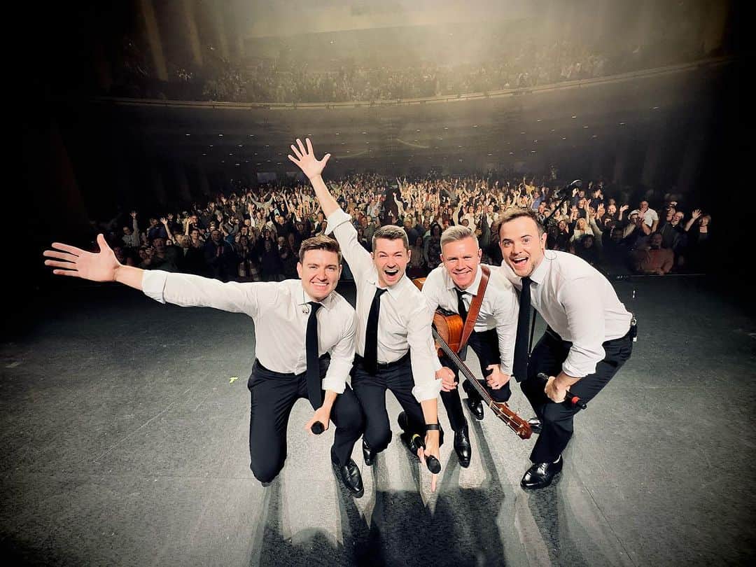 ダミアン・マクギンティーのインスタグラム：「Davenport, Iowa. Another phenomenal crowd. This tour gets better and better. See you guys next time 🇮🇪」