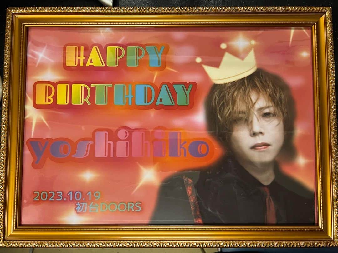 Kyrieさんのインスタグラム写真 - (KyrieInstagram)「ゆーりランラン生誕祭2023でした。有難う。 今年も一緒にお祝い出来て嬉しかったー。 今回のハイライトはシンデレラガールを自分の持ち曲の様にサラッとタイトルコールするだけで曲に行こうとするゆーりさんとそれに応じてサッと演奏に入るメンバーの皆様。突っ込みたい自分を堪えるのに精一杯でした。」10月20日 0時18分 - kyrie_kw_