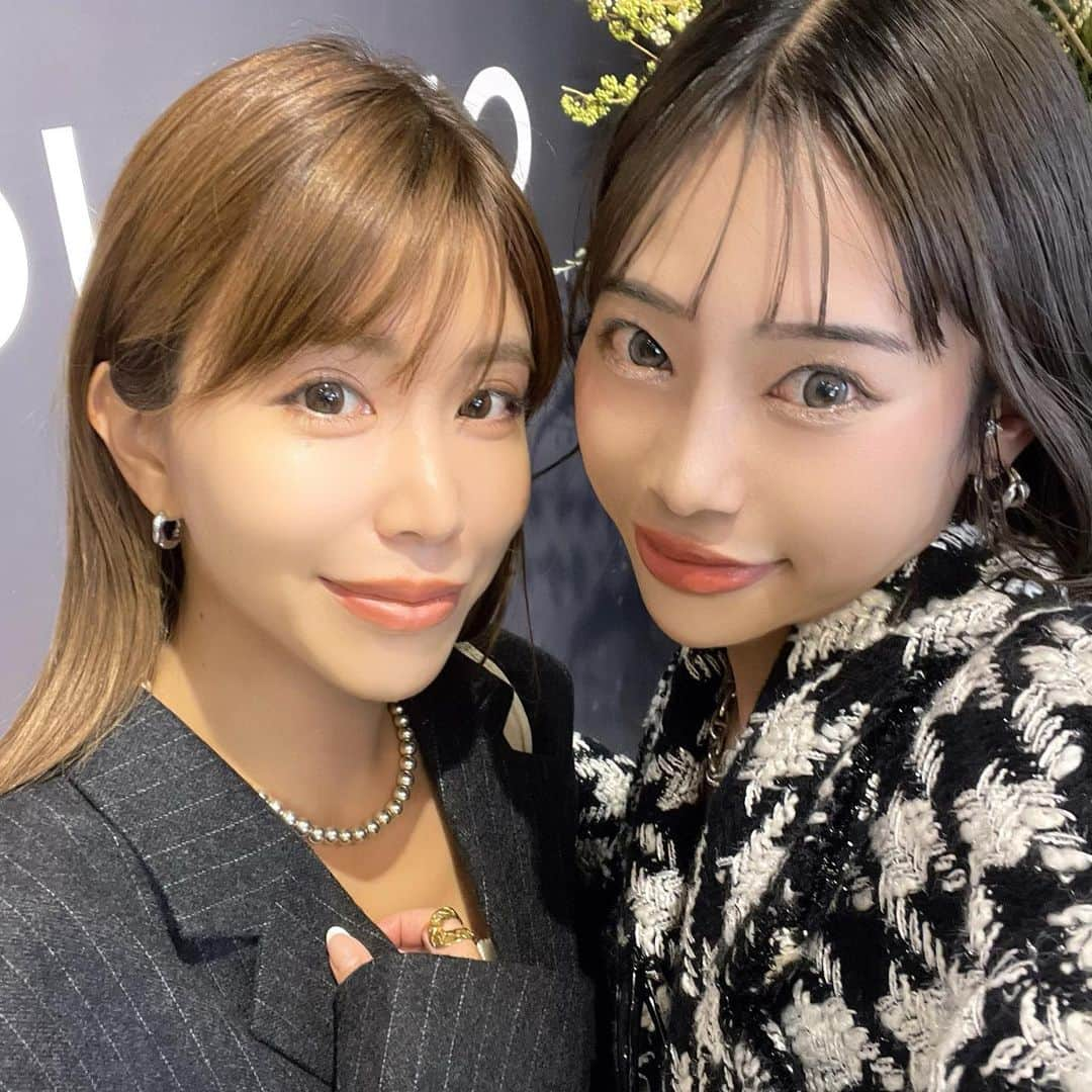 sachiyo_misuさんのインスタグラム写真 - (sachiyo_misuInstagram)「【𝐶𝐻𝐼𝐶𝐽𝑂𝐶 𝐸𝑋𝐻𝐼𝐵𝐼𝑇𝐼𝑂𝑁】 ⁡ 日本初上陸に伴いローンチを兼ねた PR関係者向け展示会に行ったときの♡ ⁡ 中国で多数の著名人に愛用されている ブランド「CHICJOC」  最高級の品質のアイテム達はとても素敵でした💓 特にこの千鳥のコートに一目惚れ❤︎  ⁡ 久々にひろなさん🧡まおさん🧡 お会いできてドキドキ💞でした😍❤️  ⁡ひろなさん @hirona_kuniyama ✨ ありがとうございました💟💟💟 ⁡ ⁡ #レセプションパーティ #todayscode #ootd #パーティー #コーデ#映え #ファッション #海外ブランド #展示会 #ローンチ #instagram #骨格ナチュラル #160cm#160cmコーデ #モテコーデ #chicjoc #コート #aw #aw展示会」10月20日 0時22分 - sachiyo_misu