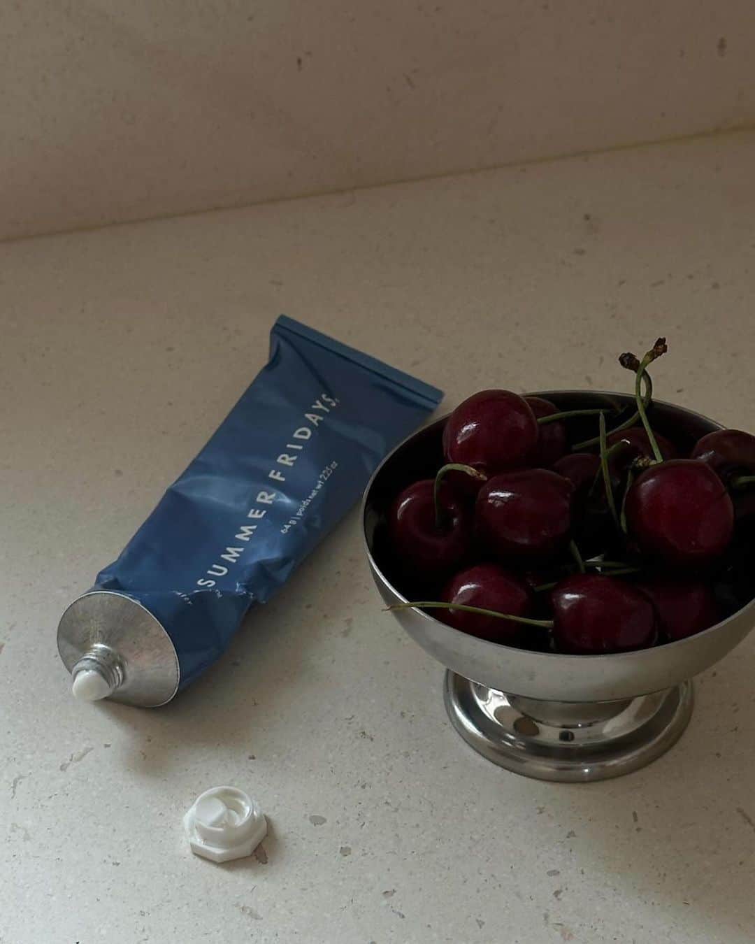 Marianna Hewittのインスタグラム：「it’s a mask. it’s a moisturizer. it does it all 💧and now has the @nationaleczema seal of acceptance」