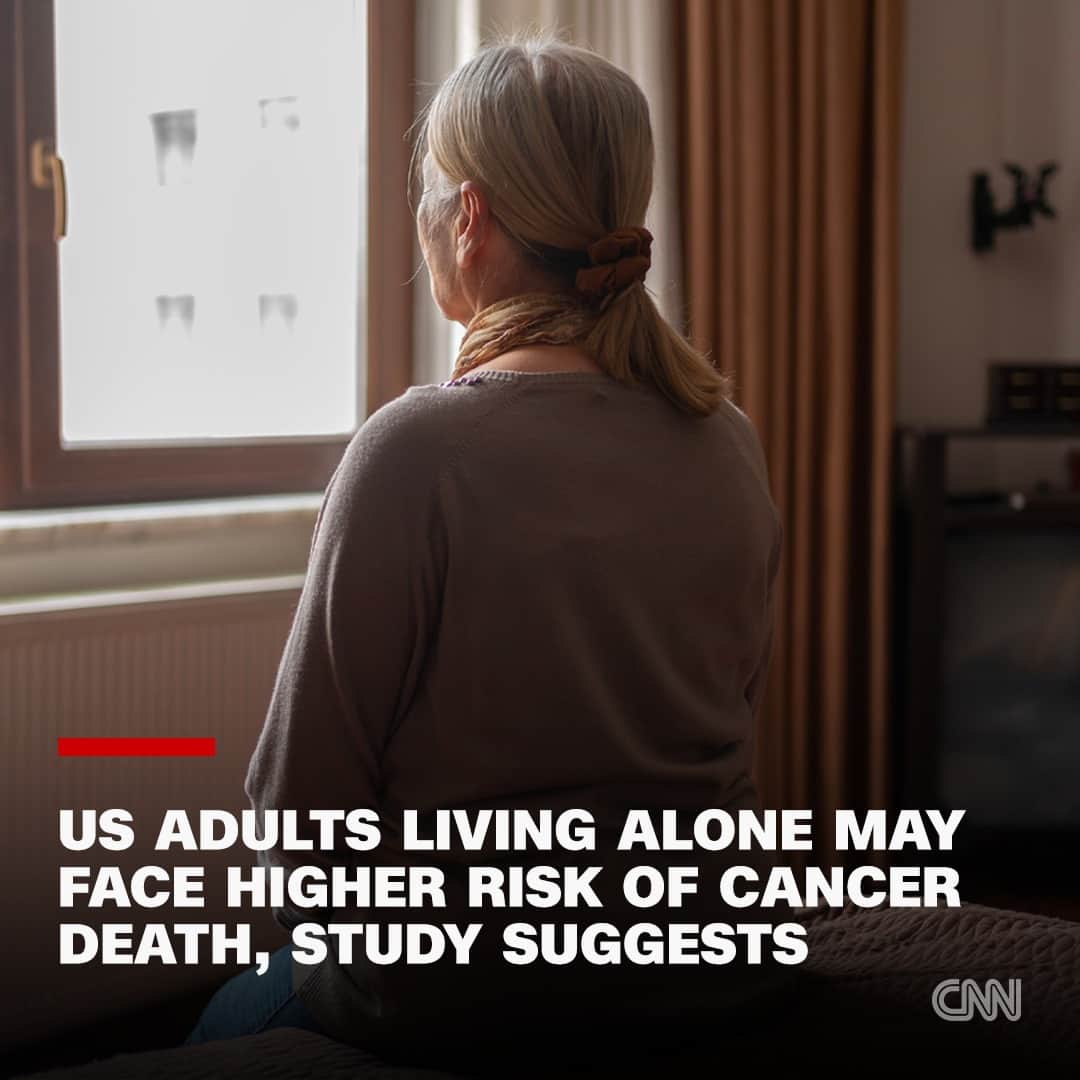 CNNさんのインスタグラム写真 - (CNNInstagram)「Adults living by themselves may have a higher risk of dying from cancer compared with those who live with others, a new study suggests, and the share of adults in the United States who live alone is on the rise.  The study suggests that adults living alone have about a 32% higher risk of cancer death.  “Living alone is only one of the components of social isolation, and it may not capture other components like social networks or participation in social activities. But I should say also that living alone is still an important measure,” said Dr. Farhad Islami, an author of the study and senior scientific director of cancer disparity research at the American Cancer Society in Atlanta. “This is really important to think about finding ways to reduce the adverse effects of living alone and social isolation, to reduce mortality in this growing population.”  Read more at the link in bio.  📷: aquaArts studio/E+/Getty Images」10月20日 0時37分 - cnn