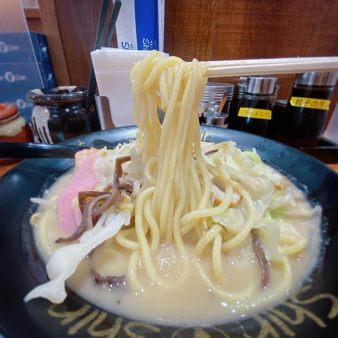 小峰みこさんのインスタグラム写真 - (小峰みこInstagram)「. 9/1~10のあいだの 小倉での麺活🍜 そして大好きなお店のお肉🥹 . shin-shinのちゃんぽん麺 A級のお客様にすすめてもらって 初めて食べたよ！ おいしかった😋 . #みこ麺活 . . . #麺活女子 #ラーメンインスタ #麺スタグラム #麺ヘラ女子 #ラーメン大好き #shinshin #アミュプラザ小倉 #一商店 #お肉大好き #お肉食べよう #Rahmen #рамэн #yummyramen #ちゃんぽん麺 #ユッケジャンラーメン #焼肉 #烤肉 #焼き肉 #一人焼肉 #一人焼肉女子 #おひとりさまごはん #yakiniku #japaneseramen #Lezat #Вкусно #好呷 #好吃 #ราเม็ง」10月20日 0時36分 - mico_19911201