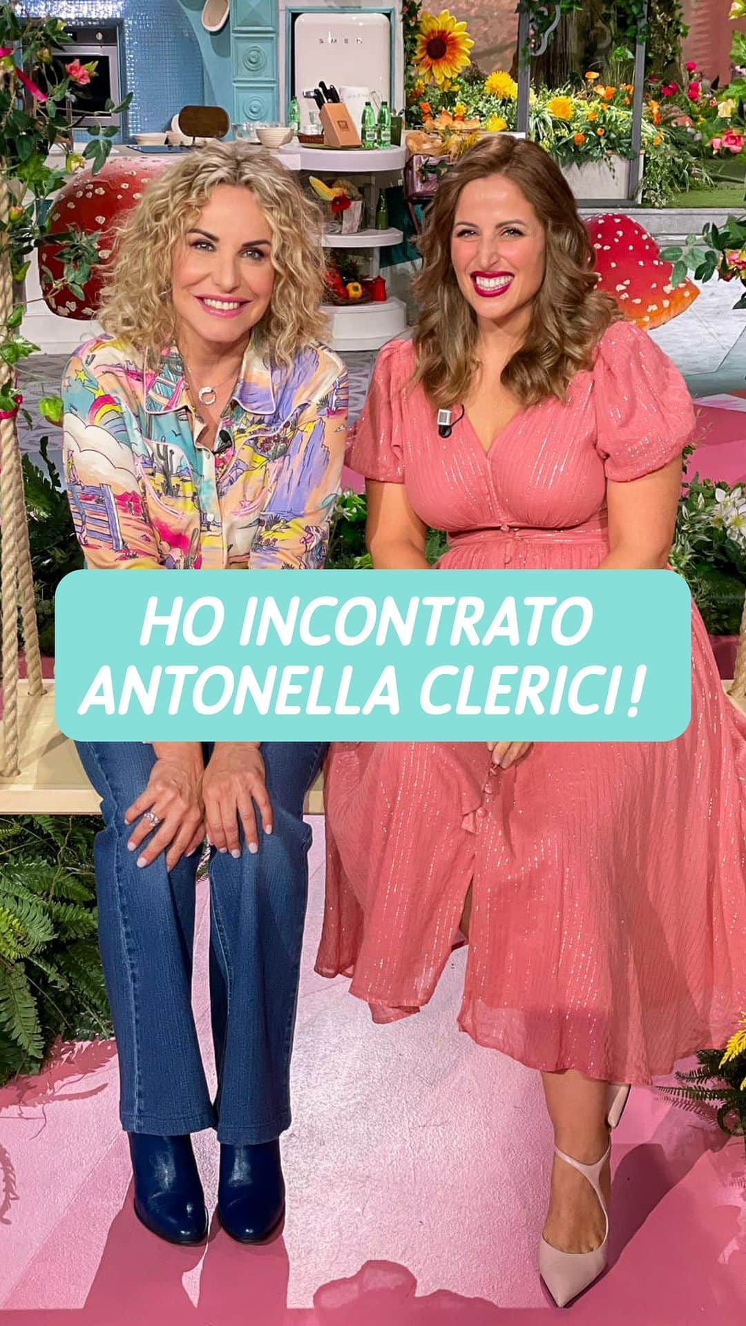 クリオ・ザッマッテーオのインスタグラム：「Le reazioni di @elena_midolo e del @team.clio mentre ero ospite di @antoclerici nel suo splendido programma @sempremezzogiornorai 🥹😍 È stata un’emozione UNICA tornare sul grande schermo 🤩 Se non avete visto la puntata potete recuperarla su @raiplay_official 📺  Un bacione!! 🥰」