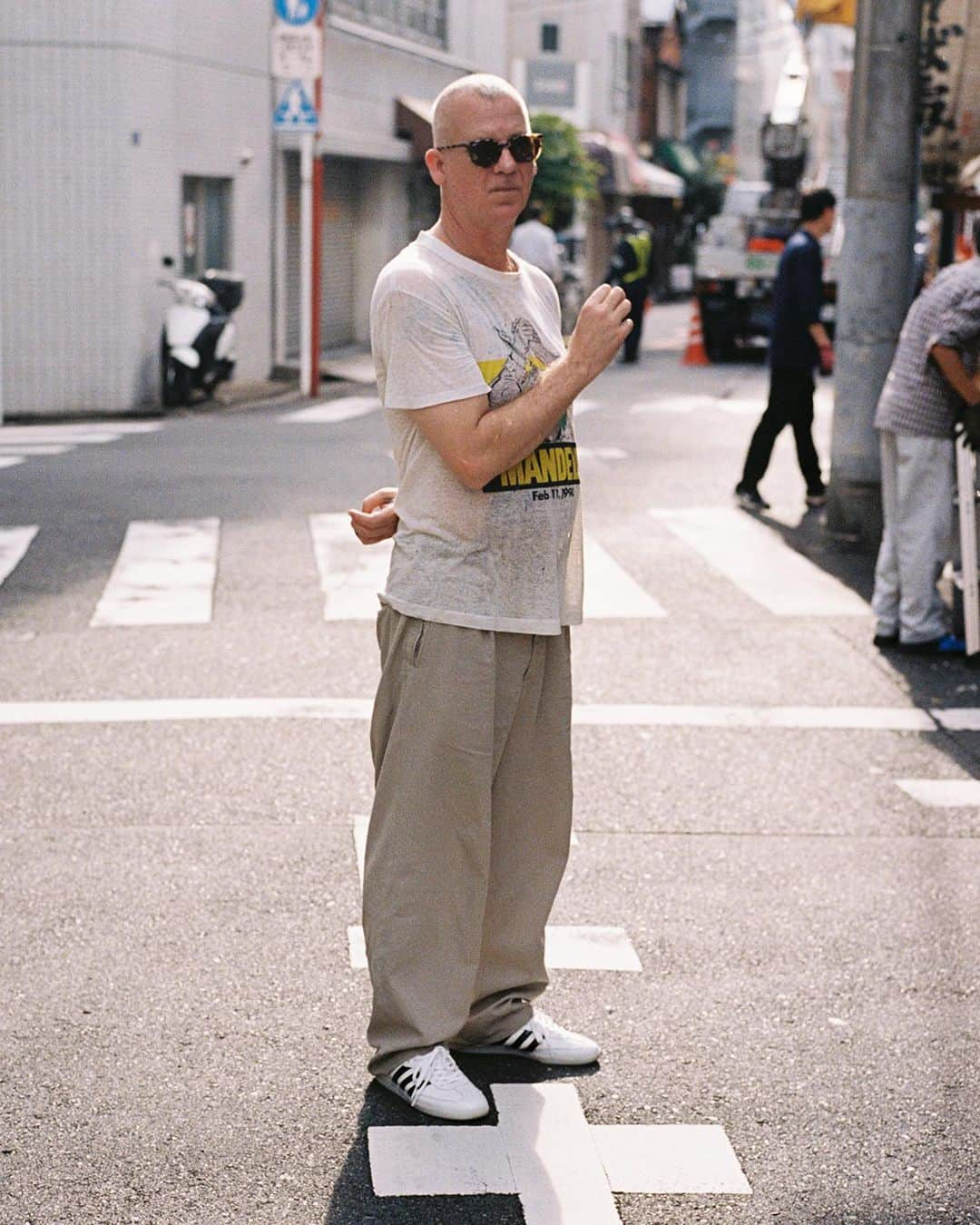 adidas Skateboardingさんのインスタグラム写真 - (adidas SkateboardingInstagram)「💮 /// The latest Samba by Jason Dill features a lustrous white patent leather upper with contrasting black patent leather three stripes and heel tab, a semi-translucent off-white outsole, and Mr. Dill's signature in gold foil on a deconstructed tongue.  The Samba by Jason Dill is exclusively available now at faworldentertainment.com. Available in select skate shops, adidas.com/skateboarding and the adidas CONFIRMED app Saturday Oct. 21st.  Dill in Tokyo by @huntfilmwork  #adidasSkateboarding #adidasSamba #JasonDill #Samba」10月20日 0時59分 - adidasskateboarding