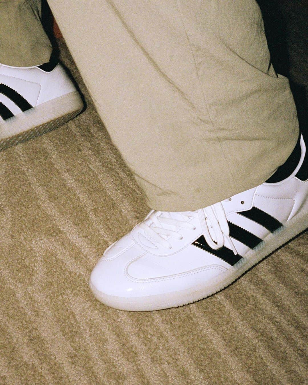 adidas Skateboardingさんのインスタグラム写真 - (adidas SkateboardingInstagram)「💮 /// The latest Samba by Jason Dill features a lustrous white patent leather upper with contrasting black patent leather three stripes and heel tab, a semi-translucent off-white outsole, and Mr. Dill's signature in gold foil on a deconstructed tongue.  The Samba by Jason Dill is exclusively available now at faworldentertainment.com. Available in select skate shops, adidas.com/skateboarding and the adidas CONFIRMED app Saturday Oct. 21st.  Dill in Tokyo by @huntfilmwork  #adidasSkateboarding #adidasSamba #JasonDill #Samba」10月20日 0時59分 - adidasskateboarding