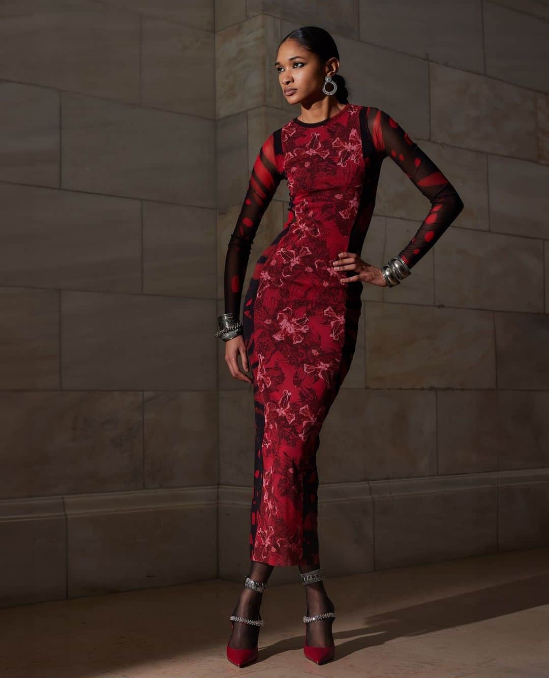プラバルグルンのインスタグラム：「Scarlet Sophistication⁠ ⁠ Priya Dress in Black & Red Abstract Butterfly Print Stretch Tulle from the Fall Winter 2023 collection⁠ ⁠ Photo by @egandrew⁠」