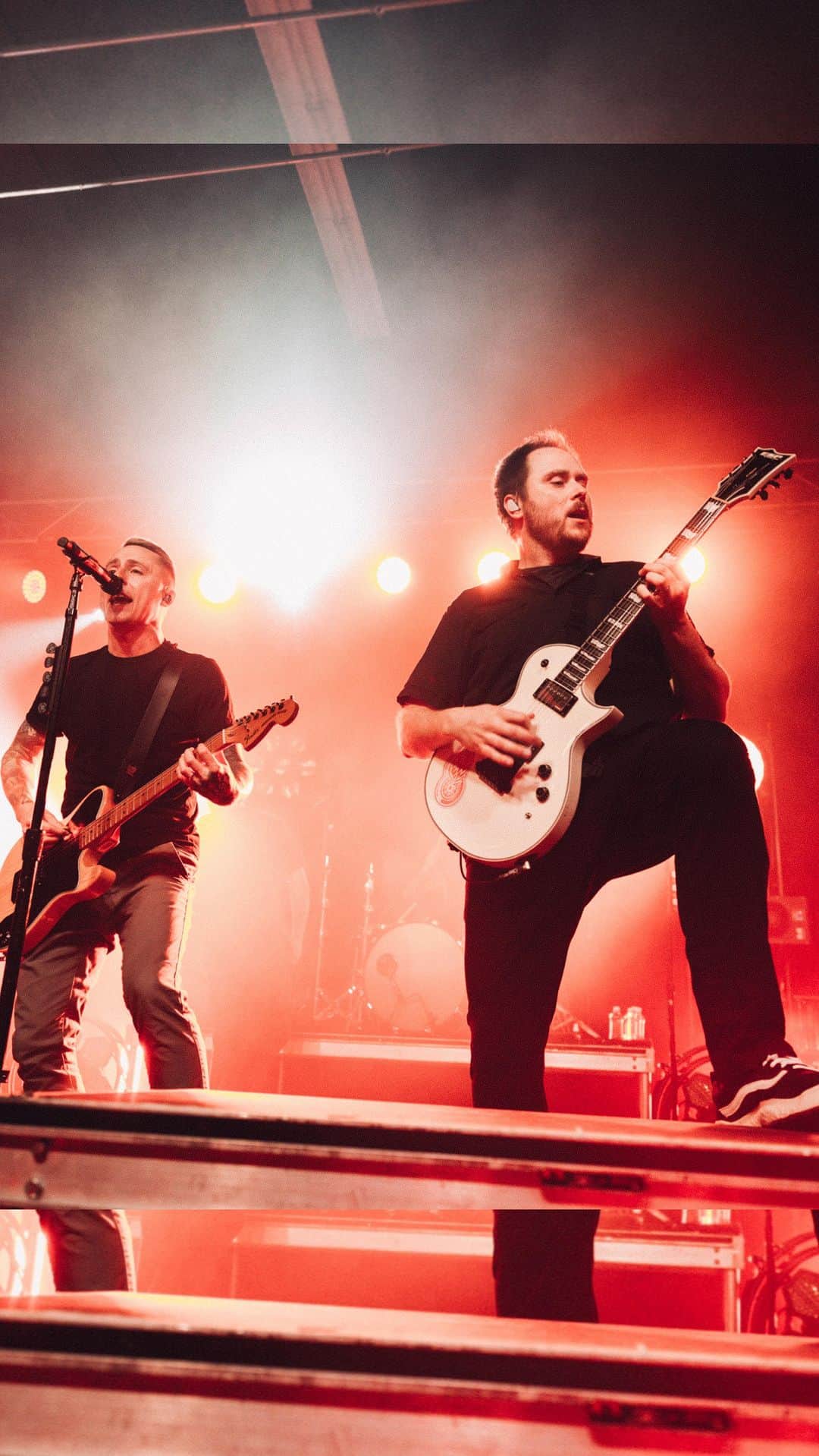 Yellowcardのインスタグラム：「Are you coming to see us in Vegas this weekend? Check out the set times on the @whenwewereyoungfest page. There’s a lot of other helpful info there as well, such as tips about parking/transportation, merch tables, and a map of the grounds. We also have a channel for the fest in our official Discord server (Iink in our profile) where you can chat to other people attending the festival!  • • • 🎥 @acaciaevans  • #musicfestival #whenwewereyoung #yellowcard #yellowcardband #poppunk #emo #elderemo #lasvegasmusic #vegas #concerts」