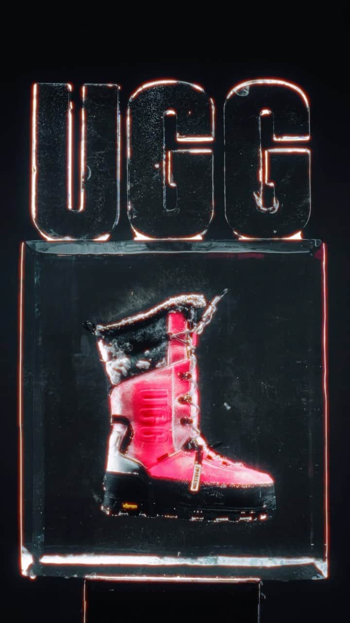 アグのインスタグラム：「It’s time to dream a new winter with UGGextreme. ❄️🗻  🎥: @vxmedia.nyc  #UGG #FeelsLikeUgg」