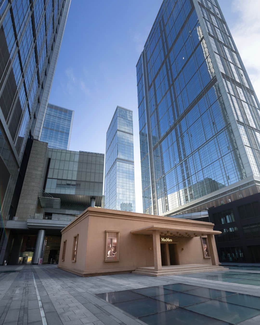 マックスマーラのインスタグラム：「In celebration of #MaxMaraTeddyTen, the Fluffy Residence opens it's doors in International Finance Square in Chengdu. Featuring the signature camel color and plush fabric, discover now through October 29th. Learn more at the link in bio. #MaxMara」