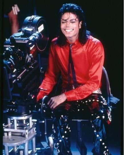 マイケル・ジャクソンのインスタグラム：「Michael’s “Billie Jean”, “Beat It”, “Thriller”, “Bad” and many more. Don’t call them “music videos” – Michael explains why he calls them “short films”: “On the set I explained that we were doing a film, and that was how I approached it. I wanted the most talented people in the business, the best cinematographer, the best lighting people we could get. We weren’t shooting on videotape; it was 35-mm film. We were serious."」