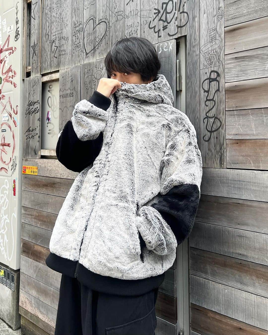 のインスタグラム：「\ TIME SALE開催中✨ /  10/18(水)9:00〜10/23(月)12:59までお得なタイムセール実施中！  これから活躍間違いなしの冬アウターが限定価格で販売中！  ▪︎ スムースフェイクファー/ルーズフードブルゾン(704775) 　¥8,910 (tax in) ⇒¥7,128 (tax in)  ———————————————  WEBストアはプロフィールURLからチェック✨ ▶️ @rageblue_official   #RAGEBLUE#レイジブルー #rageblue_women  #fashion#カジュアル #カジュアルコーデ#きれいめコーデ #メンズライク#メンズライクコーデ #メンズライク女子#メンズライクファッション #ユニセックス#秋コーデ#秋服#秋服コーデ #冬コーデ#冬服#冬服コーデ #ブラックコーデ#モノトーンコーデ #アメカジ#アメカジコーデ #ワントーンコーデ#ストリートファッション #ストリートコーデ#ストリートスタイル  #スニーカーコーデ#スニーカー」
