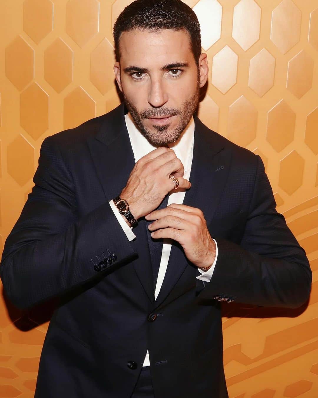ミゲル・エンジェル・シルベストレのインスタグラム：「Celebrando el 75 aniversario de #serpenti @bulgari  Dressed by @giorgioarmani」