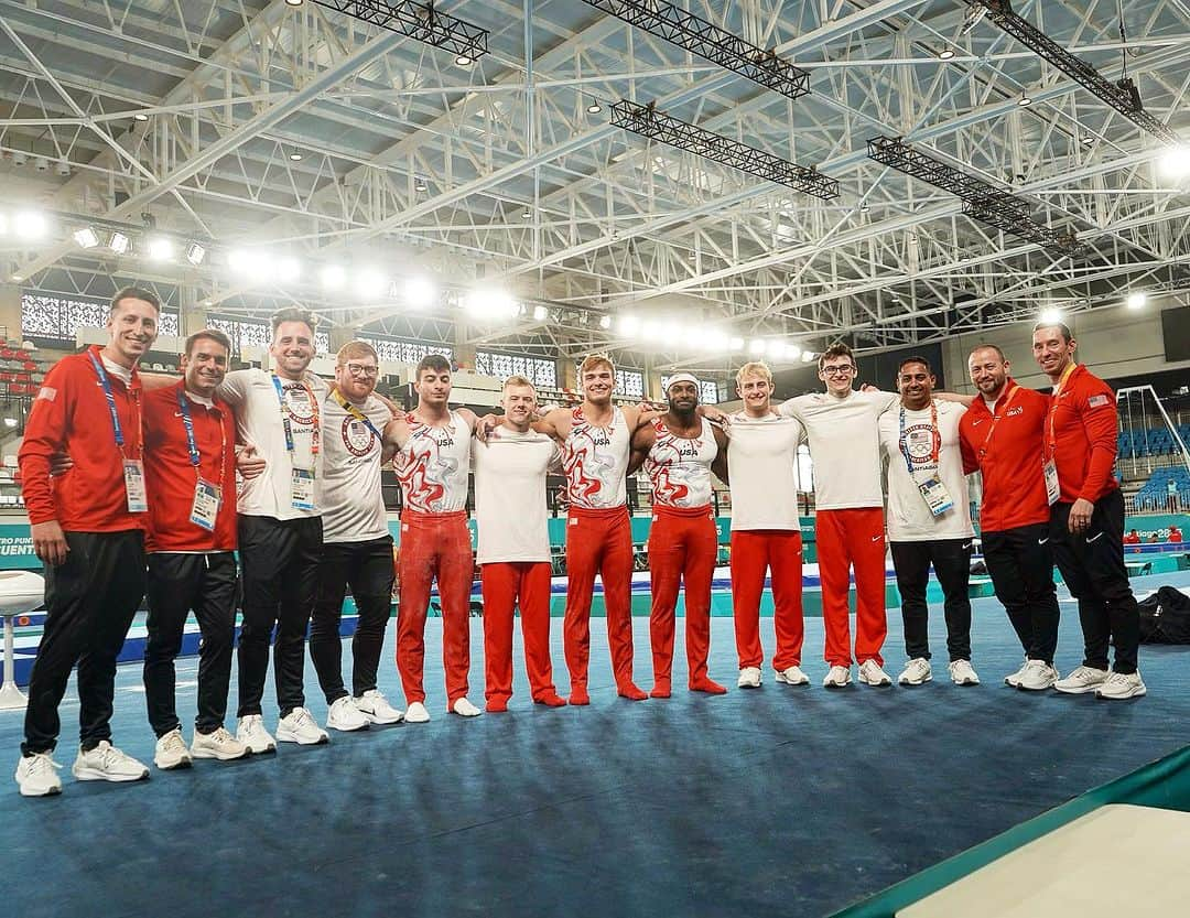 サミュエル・ミクラクさんのインスタグラム写真 - (サミュエル・ミクラクInstagram)「Grateful to be traveling to the Pan American Games with great friends for the sake of gymnastics! Let’s go Team USA 🇺🇸」10月20日 1時16分 - samuelmikulak