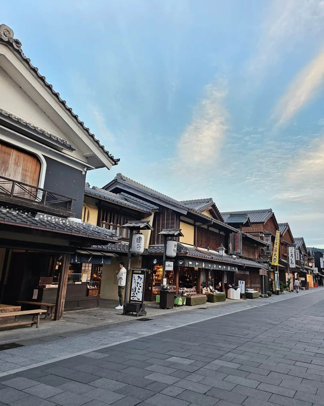 杉山由紀子さんのインスタグラム写真 - (杉山由紀子Instagram)「📍五十鈴川カフェ (伊勢神宮 おかげ横丁)  こちらで最後の投稿👌 最後はここでゆっくりカフェタイム♡♡♡  川沿いでとても可愛い珈琲やさん☕  どこを切り取っても最高な本当に素敵な伊勢旅でした♥️  他の投稿は ⏩ #yukiko__trip ⏩ @yukikosugiyama 良かった投稿にはいいね( ｀・∀・´)ﾖﾛｼｸ🎶  #伊勢 #伊勢神宮 #三重県 #神社巡り #内宮 #外宮 #運 #縁 #氣 #ise #isejingu #jingu #おかげ横丁 #伊勢神宮おかげ横丁 #travel #伊勢神宮参拝 #三重県 #ご当地 #豆腐 #あなご #伊勢ごはん #伊勢グルメ #伊勢ランチ #伊勢旅行」10月20日 1時19分 - yukikosugiyama