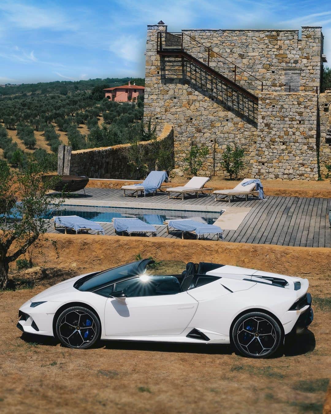 ランボルギーニさんのインスタグラム写真 - (ランボルギーニInstagram)「Huracán EVO Spyder with its 640 CV is the rear wheel intense driving pleasure you were looking for.   #Lamborghini #HuracanEVO #EveryDayAmplified __ Huracán EVO Spyder: fuel consumption combined 14.2 l/100km; CO2-emissions combined 338 g/km (WLTP EU27)」10月20日 1時24分 - lamborghini
