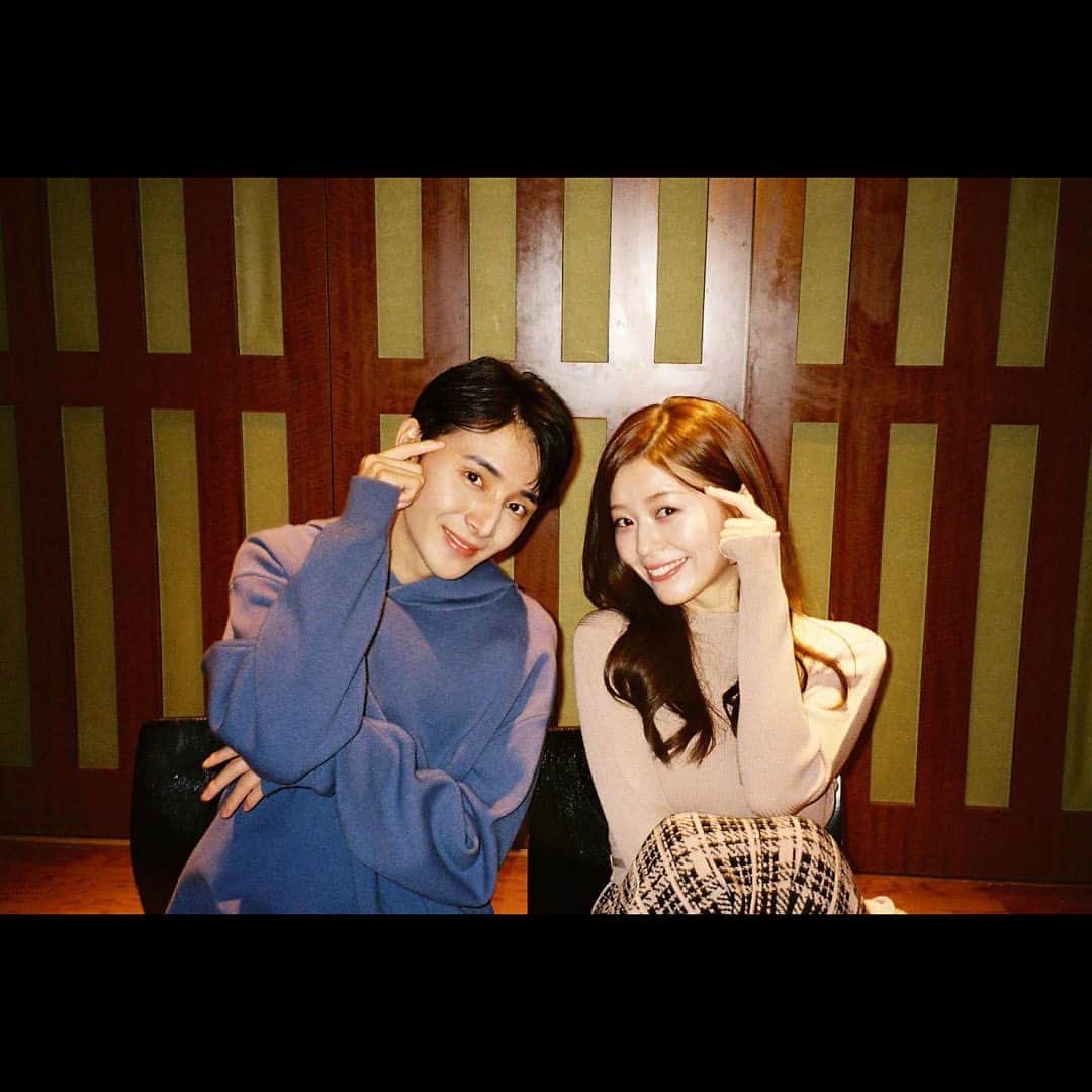 高橋龍之介のインスタグラム：「【あざとくて何が悪いの？】  @azatoinsta   ご視聴して下さった方ありがとうございました！ チヒロ姉さんのアザとテクニックいかがでしたか？☺︎ まだ見てない方はTVerで。 写真はチヒロとの2ショットです。👩🏻👦🏻  感想もお待ちしておりまする。  #あざとくて何が悪いの」