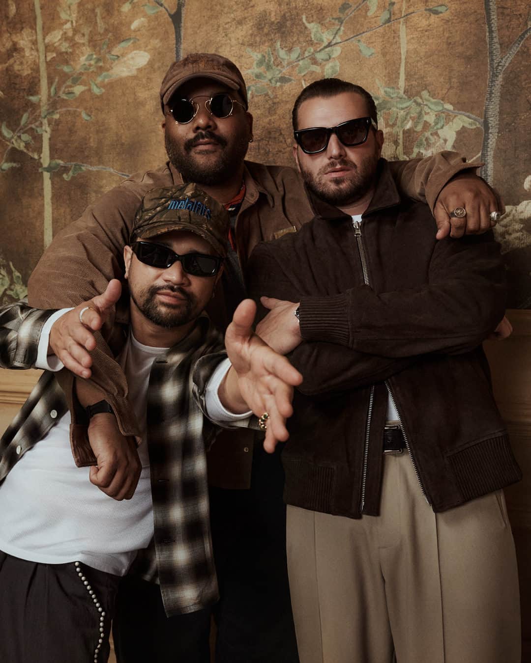 MR PORTERのインスタグラム：「In case you’ve been living under a rock, the jawn legends @doctortaco and @sartoriallyinc have returned with a second instalment of @throwingfits X MR PORTER. The collection has been curated by the cult menswear podcast hosts, and features a range of fit check-approved staples from the world’s coolest emerging brands.  Tap to shop and head to the bio to discover the hand-picked pieces from @4sdesigns_, @andafterthatnet, @diemmefootwear, @kaptainsunshine, @karuresearch, @metalwoodstudio, @nn07.official, @ostryaequipment and @smalltalk_studio.  @hotelchelsea  Words by: Ms Avery Trufelman Photography by: @sacha_maric Styling by: @mac_huelster」