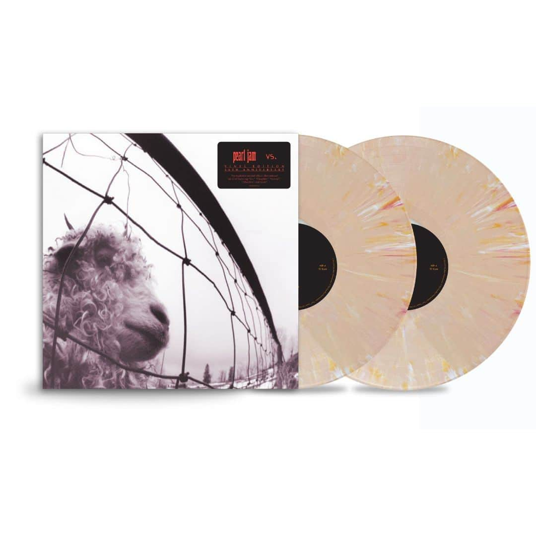 パール・ジャムのインスタグラム：「This week marks 30 years of Pearl Jam’s second studio album, Vs. To celebrate the anniversary, Ten Club is releasing a 30-anniversary edition double-LP on custom “Dreamsicle” color variant vinyl and cassette, as well as on black vinyl at participating stores. Ten Club members can order now at the link in bio.」