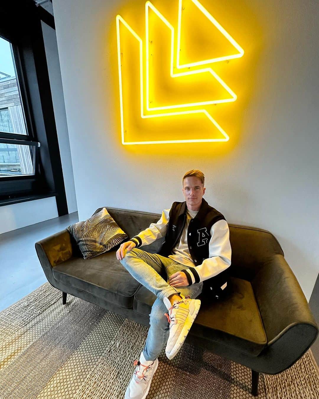 Dannicのインスタグラム：「My @amsterdamdanceevent starts at the label where it all began. What about a comeback?🤔😏」