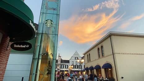 岡村咲のインスタグラム：「🛍️  アウトレット楽しかった🥹  #海外移住 #オランダ移住 #オランダ旅行」