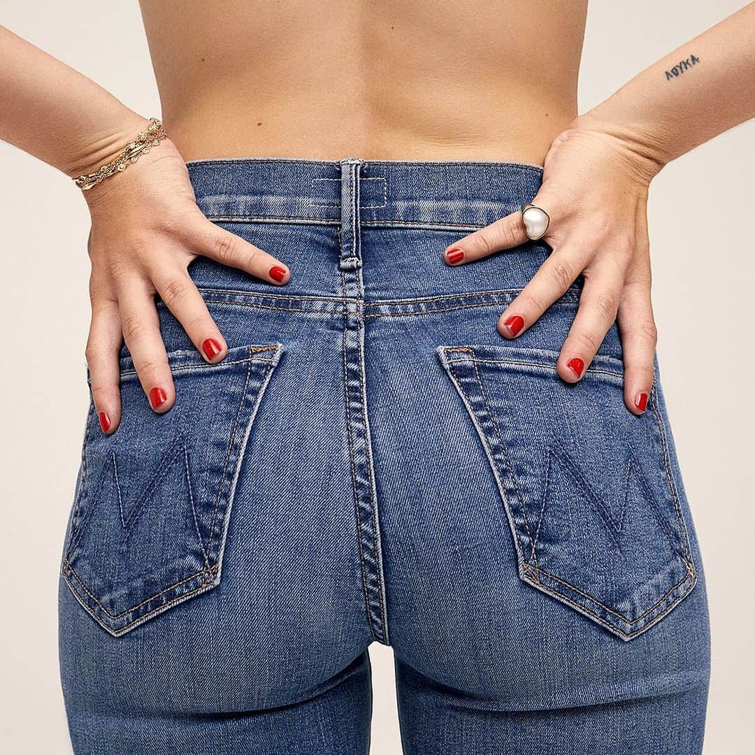 motherdenimのインスタグラム：「You Heard It Here First. Petites Is Back In Stock. 👖」
