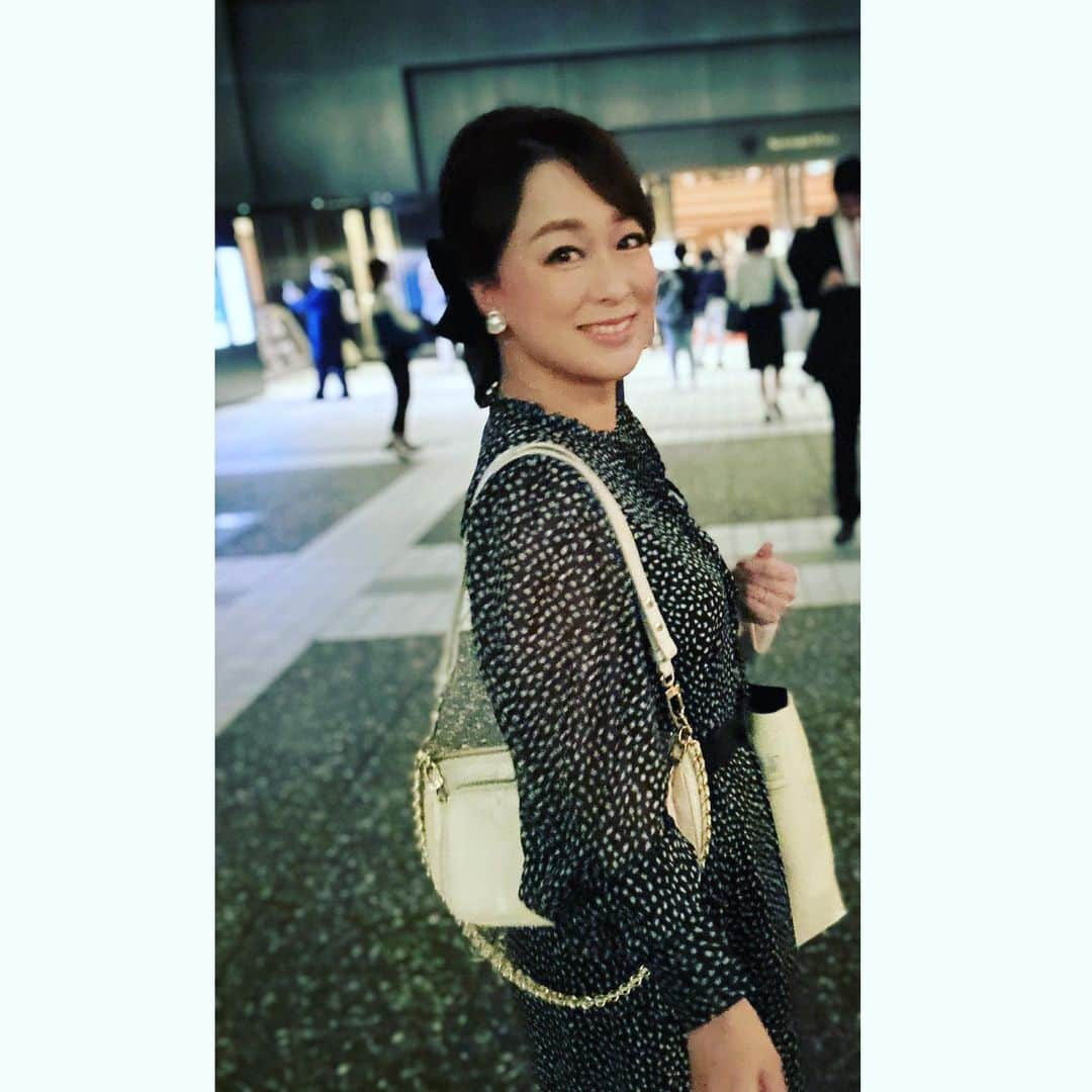 やすみりえさんのインスタグラム写真 - (やすみりえInstagram)「今夜は#サントリーホール　でした♬  #川柳#ことばの力#ことのは#575 #東京フィルハーモニー交響楽団  #定期演奏会 #クラシック音楽  #秋の夜」10月20日 2時02分 - rie575kotonoha